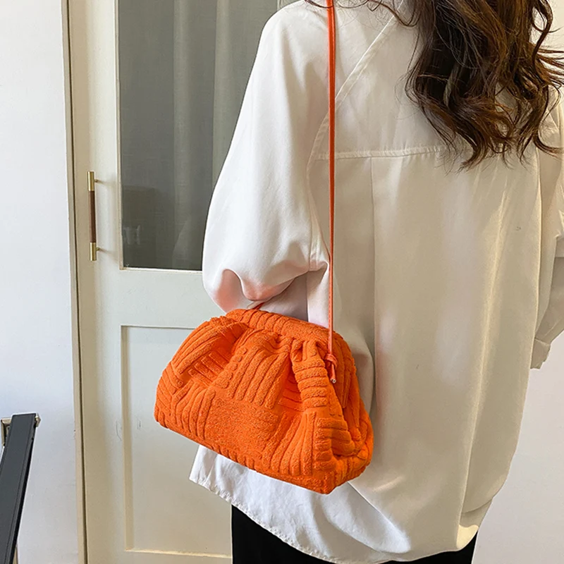 2023 луксозни дизайнерски чанти чанта кърпа за жени мода популярен джобно кофа Чанта чанта чанта основната фатален2