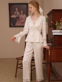 Дамска елегантна пижама принцеса на спагети презрамки с кружевными накъдрен, комплект от три елемента, пролетта Секси Луксозен жилетка, копринени дрехи за почивка с принтом